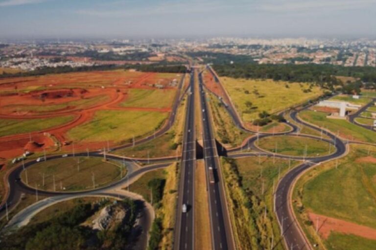 Trevo de Talhado no km 55+713 da BR-153/SP